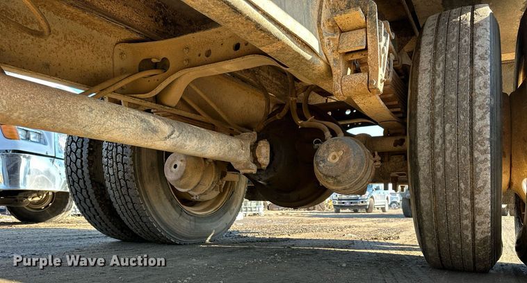 image for item NS9054 1993 International Navistar 4900  crane truck