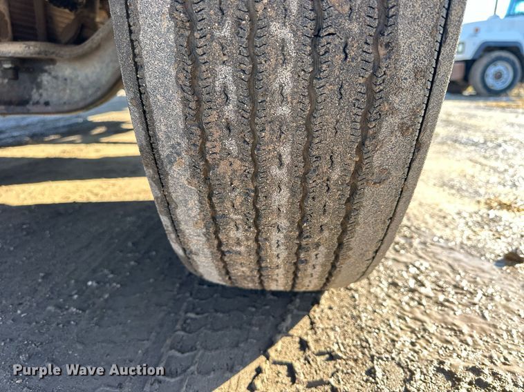 image for item NS9054 1993 International Navistar 4900  crane truck