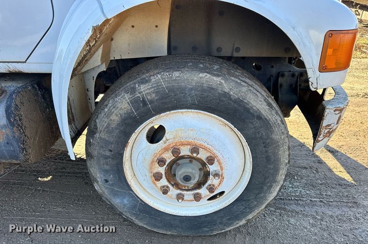 image for item NS9054 1993 International Navistar 4900  crane truck