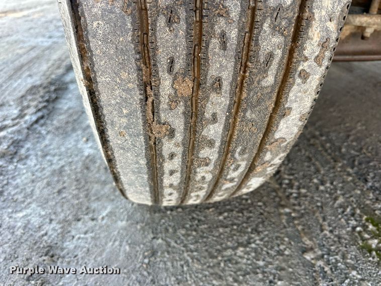 image for item NS9054 1993 International Navistar 4900  crane truck