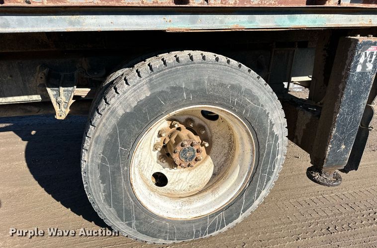 image for item NS9054 1993 International Navistar 4900  crane truck