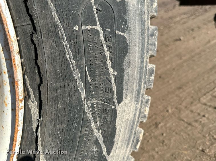 image for item NS9054 1993 International Navistar 4900  crane truck