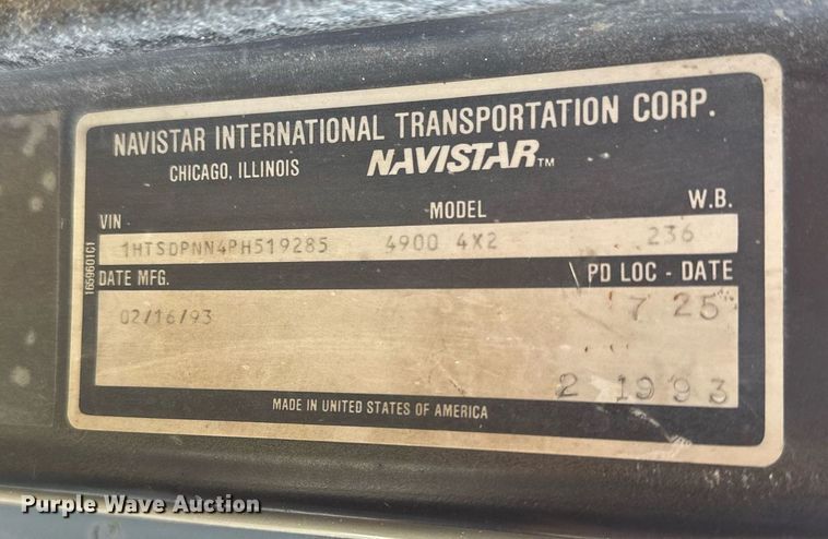 image for item NS9054 1993 International Navistar 4900  crane truck