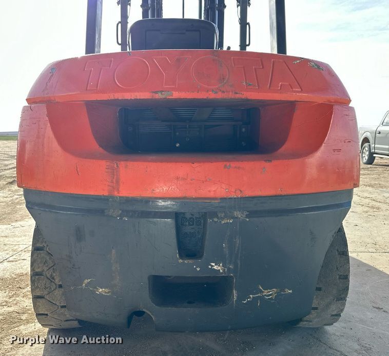 image for item NS9067 2001 Toyota 7FDU35 forklift