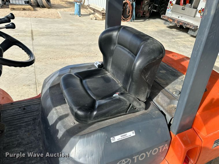 image for item NS9067 2001 Toyota 7FDU35 forklift