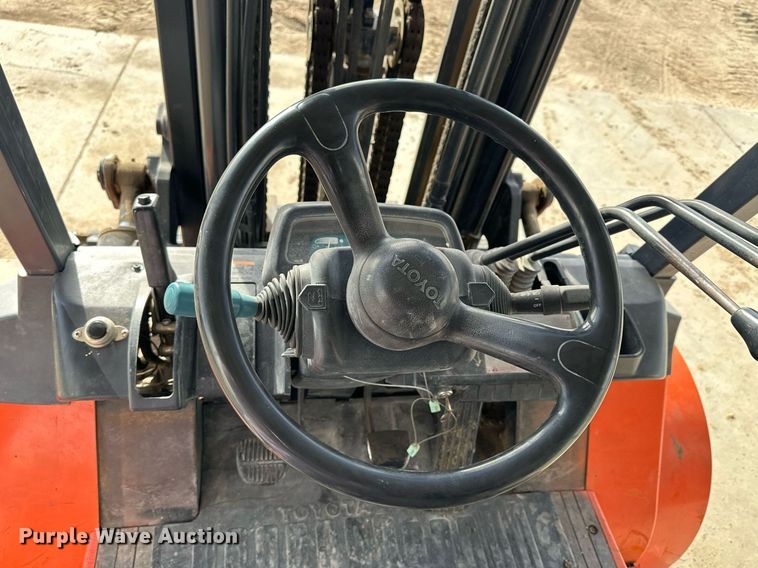 image for item NS9067 2001 Toyota 7FDU35 forklift