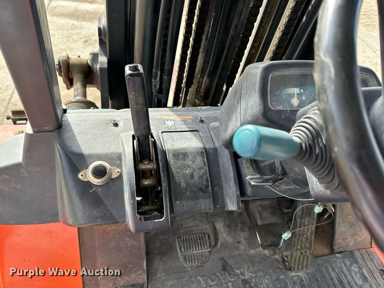 image for item NS9067 2001 Toyota 7FDU35 forklift