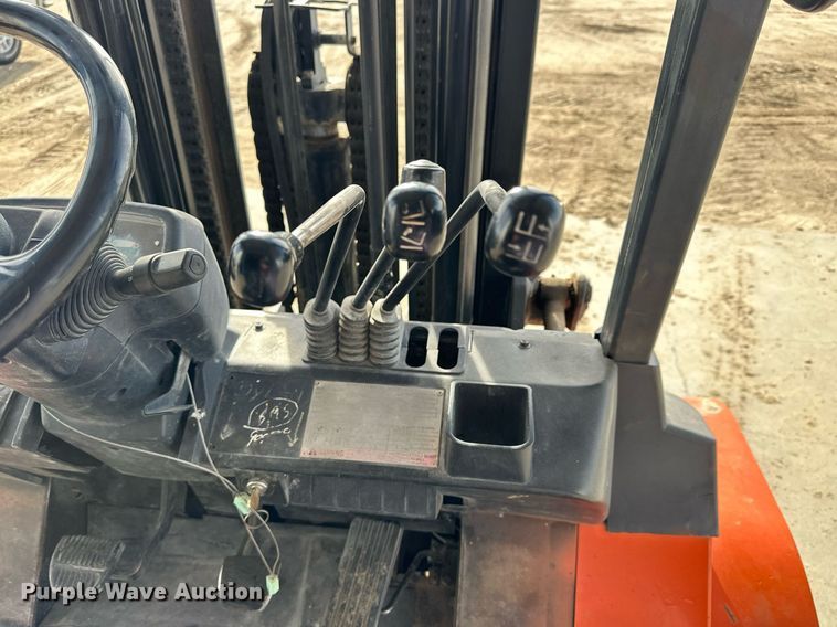 image for item NS9067 2001 Toyota 7FDU35 forklift