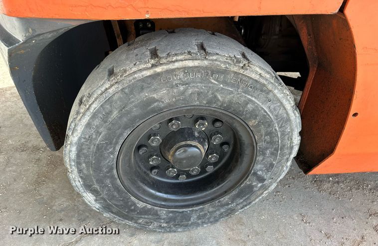 image for item NS9067 2001 Toyota 7FDU35 forklift