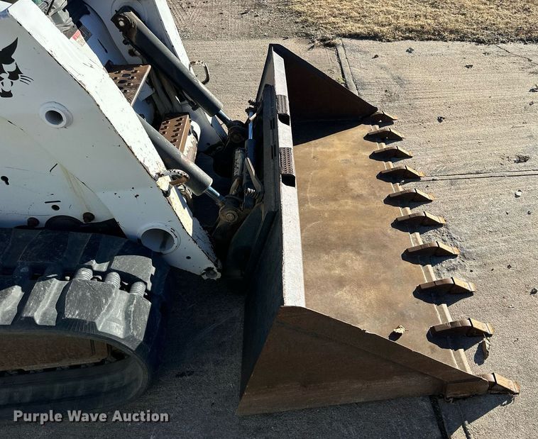 image for item NS9085 2007 Bobcat T320  tracked skid steer loader