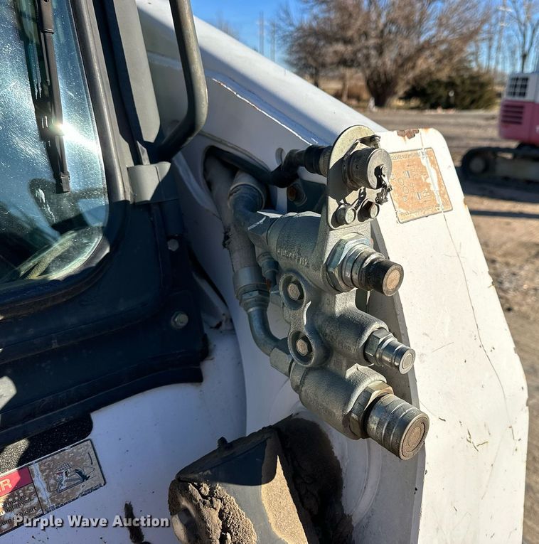 image for item NS9085 2007 Bobcat T320  tracked skid steer loader