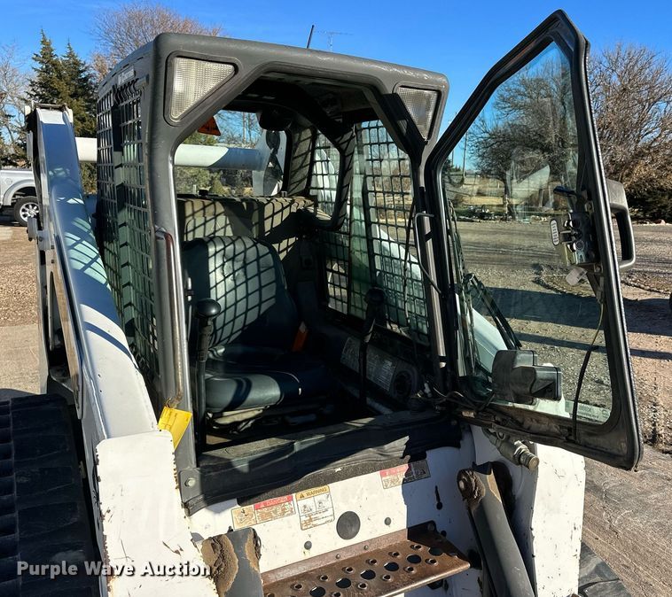 image for item NS9085 2007 Bobcat T320  tracked skid steer loader