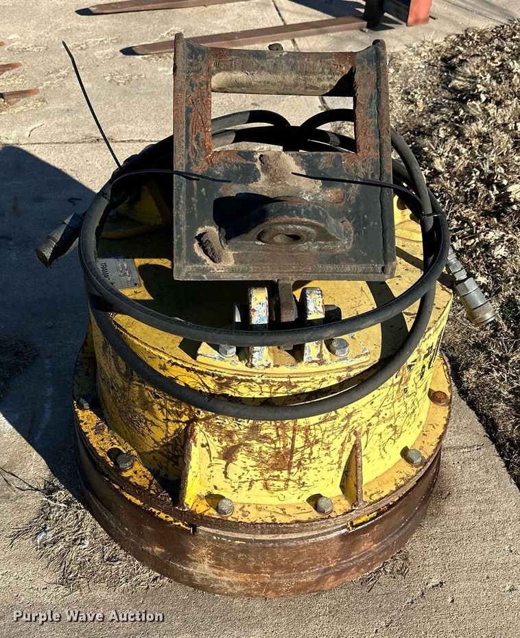 image for item NS9088 Tramac TMAG-700-18  excavator drag magnet