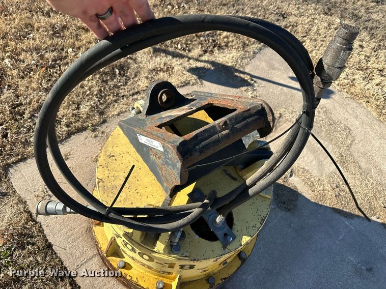 image for item NS9088 Tramac TMAG-700-18  excavator drag magnet