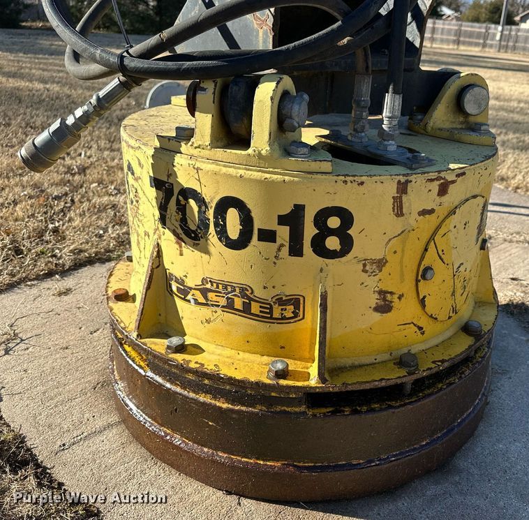 image for item NS9088 Tramac TMAG-700-18  excavator drag magnet