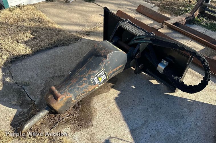 image for item NS9090 Caterpillar H55D  skid steer breaker