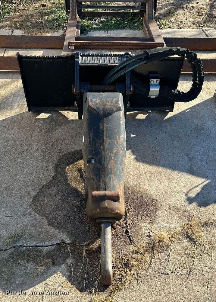 image for item NS9090 Caterpillar H55D  skid steer breaker