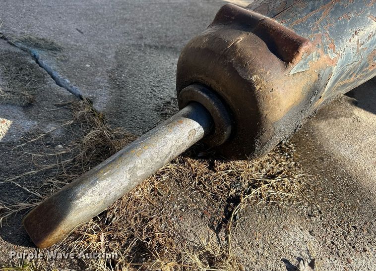 image for item NS9090 Caterpillar H55D  skid steer breaker