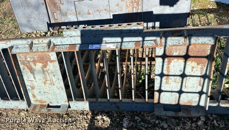 image for item NS9092 Virnig  skid steer skeleton bucket