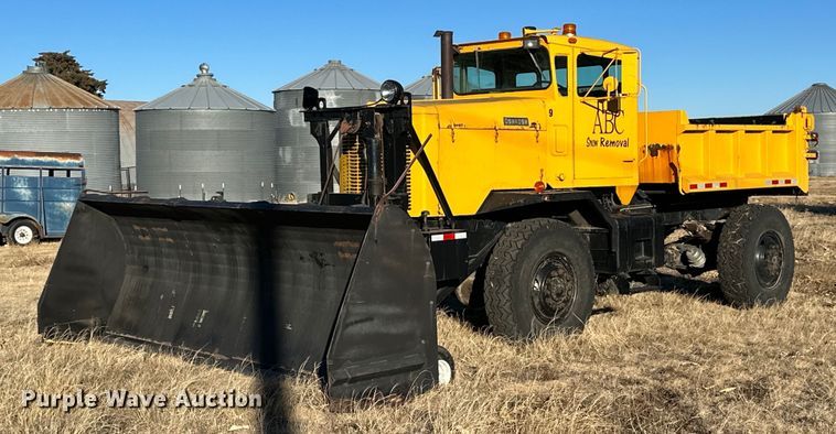 image for item NS9113 1984 Oshkosh WT2206  dump truck