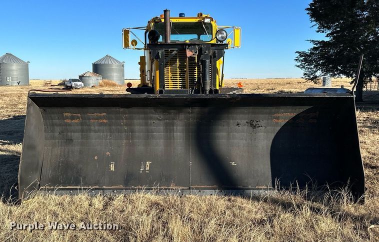 image for item NS9113 1984 Oshkosh WT2206  dump truck