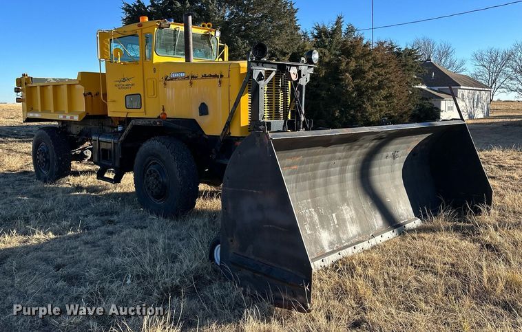 image for item NS9113 1984 Oshkosh WT2206  dump truck
