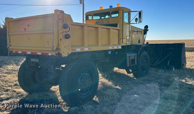 image for item NS9113 1984 Oshkosh WT2206  dump truck