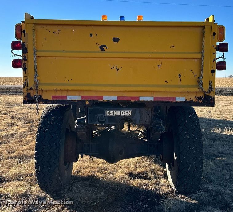 image for item NS9113 1984 Oshkosh WT2206  dump truck