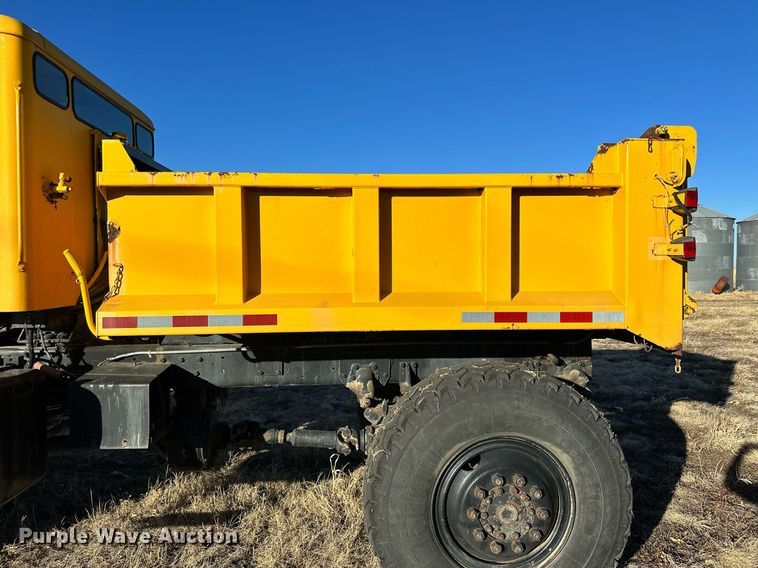 image for item NS9113 1984 Oshkosh WT2206  dump truck