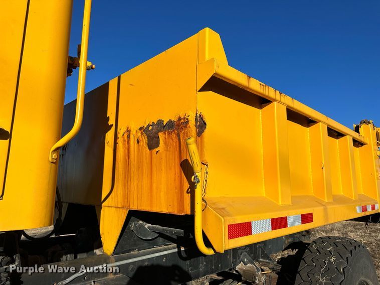 image for item NS9113 1984 Oshkosh WT2206  dump truck