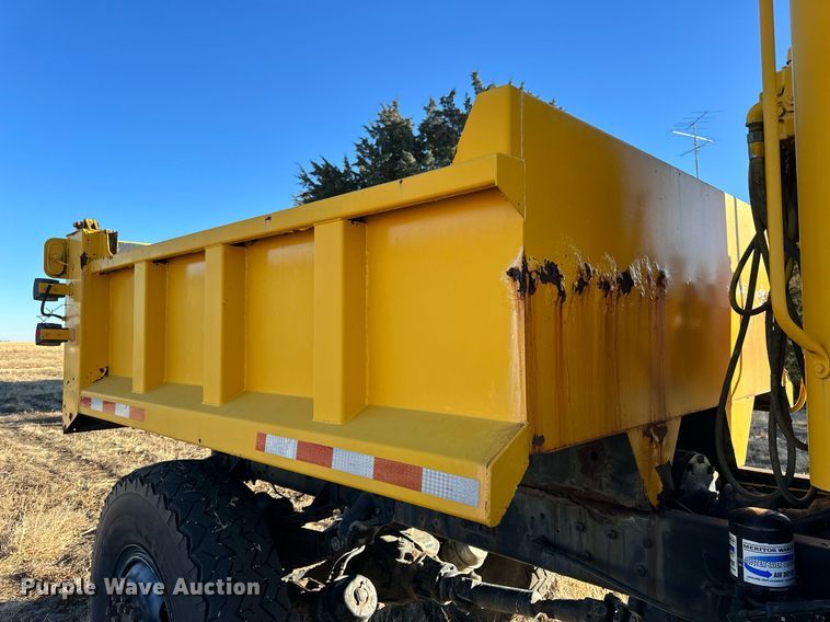 image for item NS9113 1984 Oshkosh WT2206  dump truck