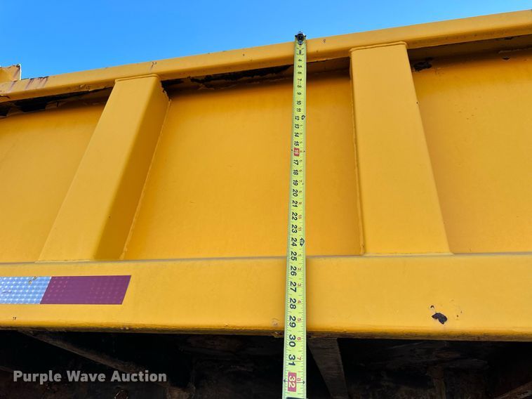 image for item NS9113 1984 Oshkosh WT2206  dump truck