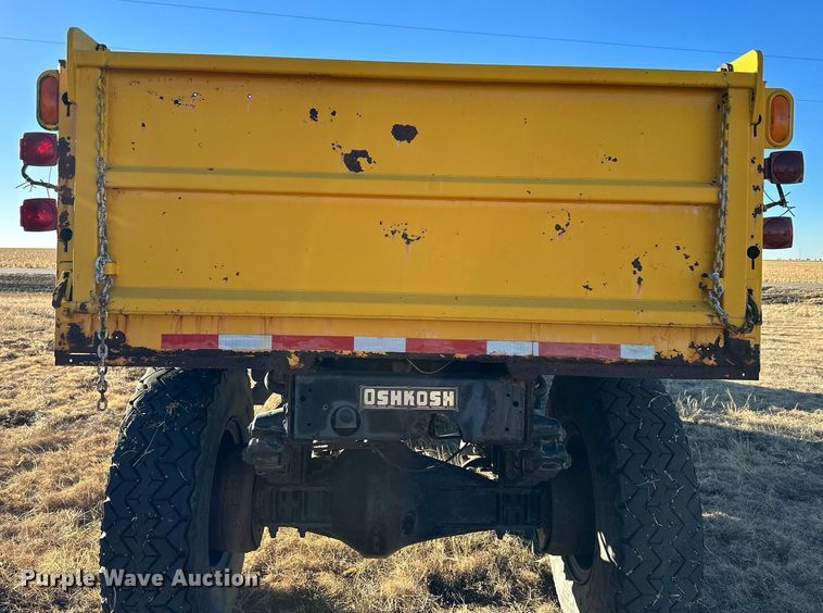 image for item NS9113 1984 Oshkosh WT2206  dump truck