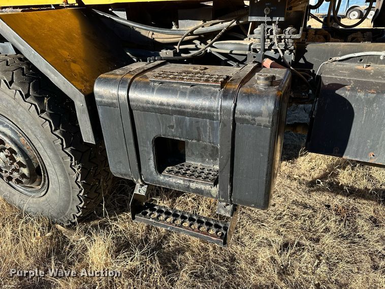 image for item NS9113 1984 Oshkosh WT2206  dump truck