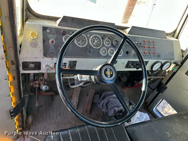 image for item NS9113 1984 Oshkosh WT2206  dump truck