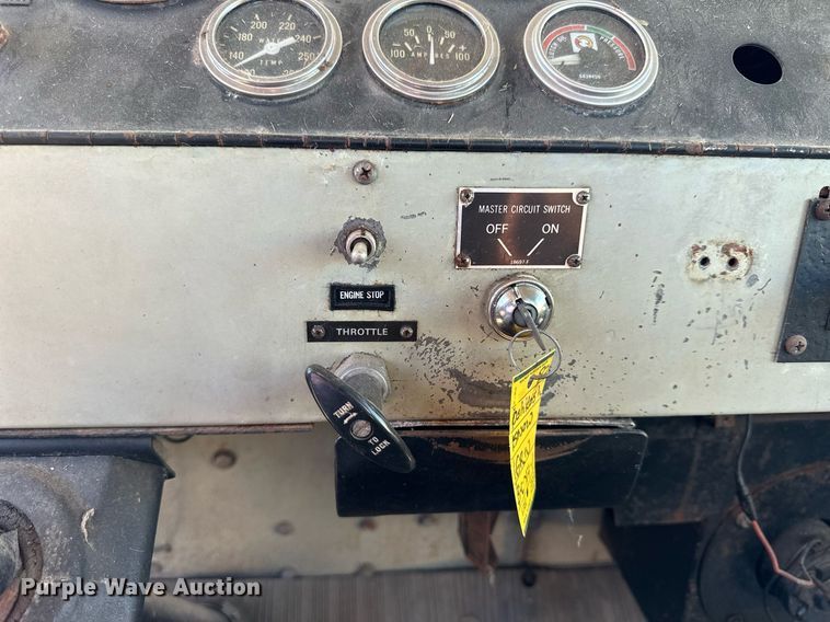 image for item NS9113 1984 Oshkosh WT2206  dump truck