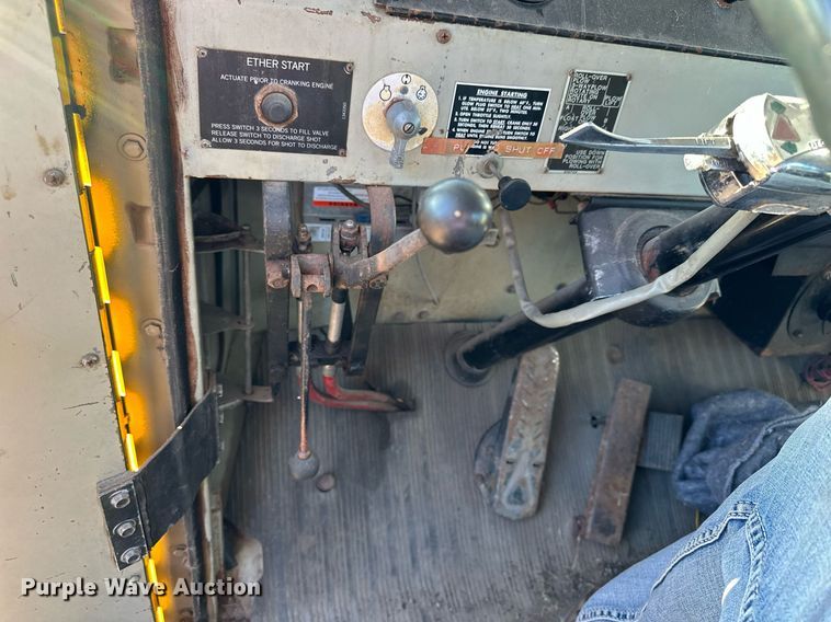 image for item NS9113 1984 Oshkosh WT2206  dump truck