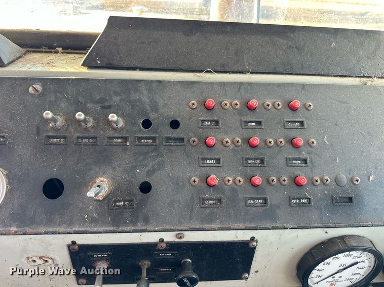 image for item NS9113 1984 Oshkosh WT2206  dump truck