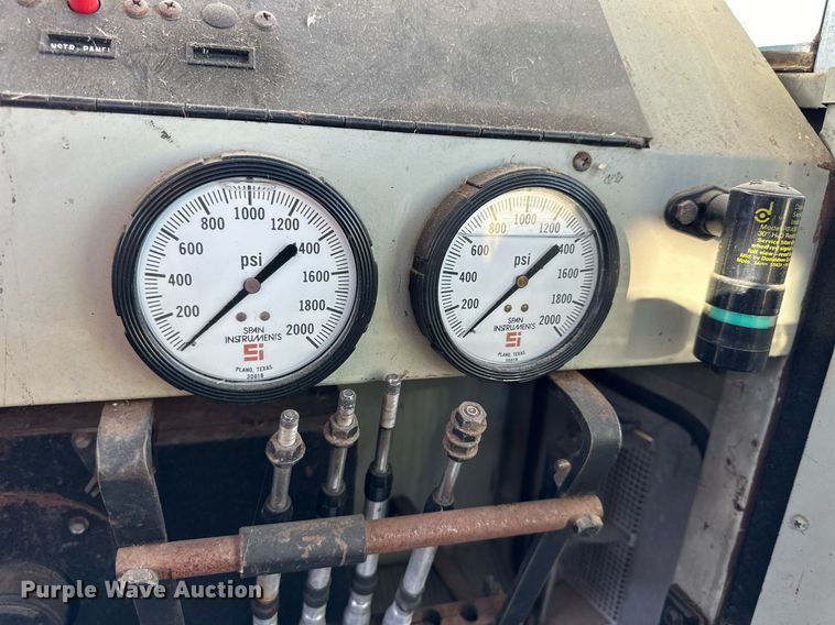 image for item NS9113 1984 Oshkosh WT2206  dump truck