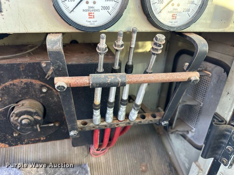 image for item NS9113 1984 Oshkosh WT2206  dump truck