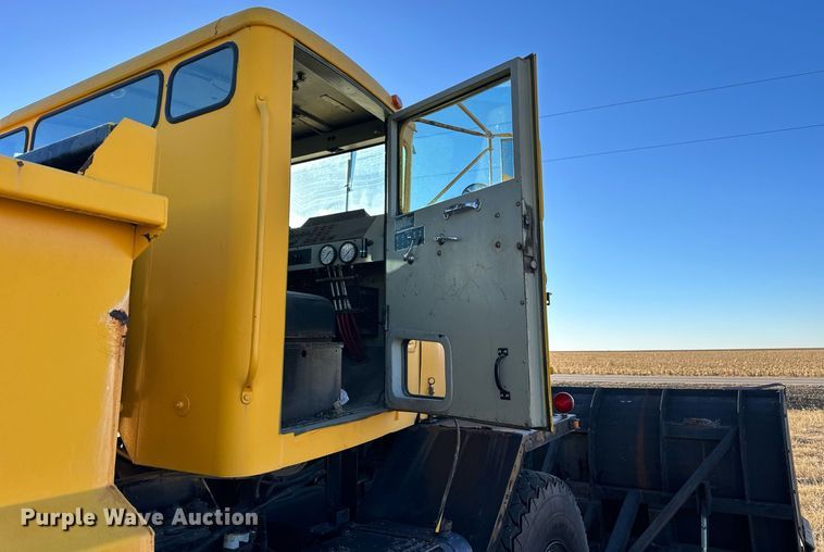 image for item NS9113 1984 Oshkosh WT2206  dump truck