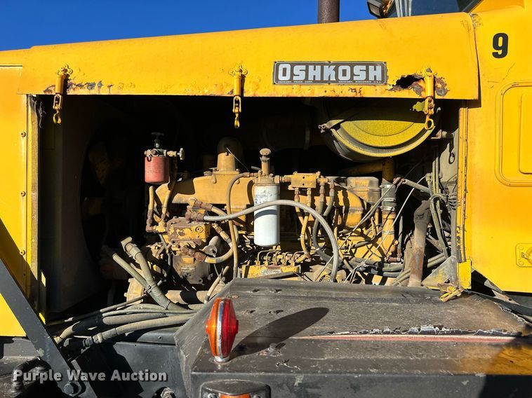 image for item NS9113 1984 Oshkosh WT2206  dump truck