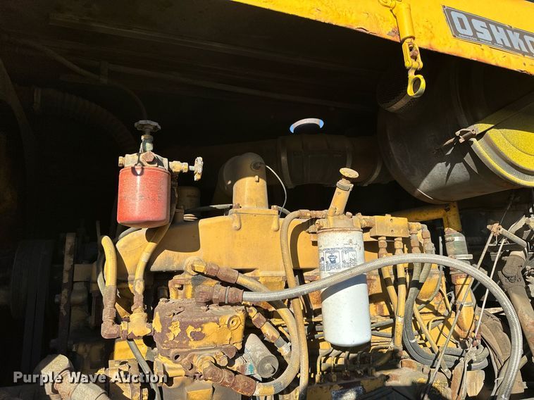 image for item NS9113 1984 Oshkosh WT2206  dump truck