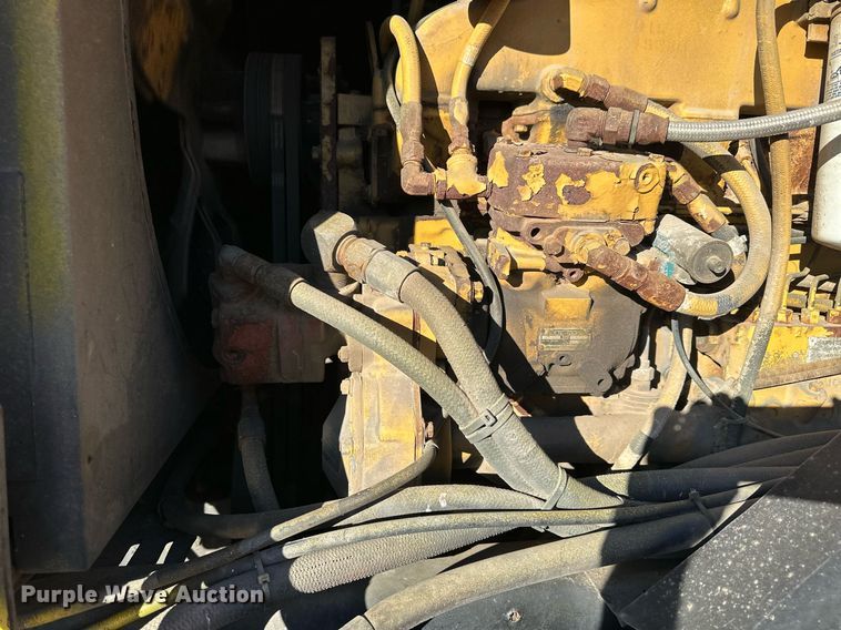 image for item NS9113 1984 Oshkosh WT2206  dump truck