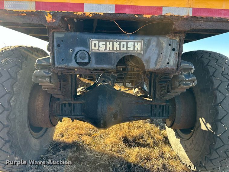image for item NS9113 1984 Oshkosh WT2206  dump truck