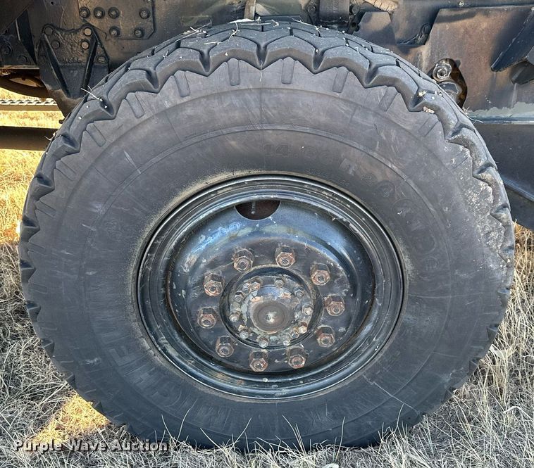 image for item NS9113 1984 Oshkosh WT2206  dump truck