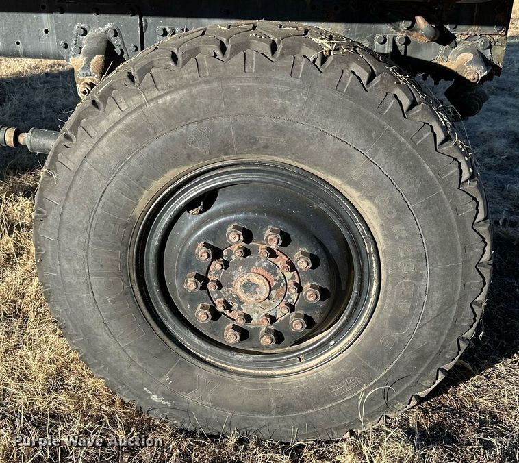 image for item NS9113 1984 Oshkosh WT2206  dump truck