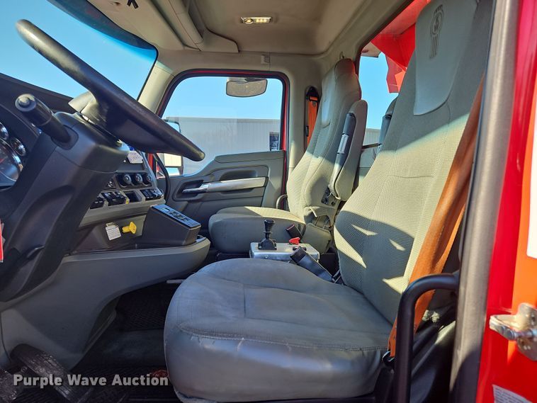 image for item NZ9114 2018 Kenworth T880  dump truck