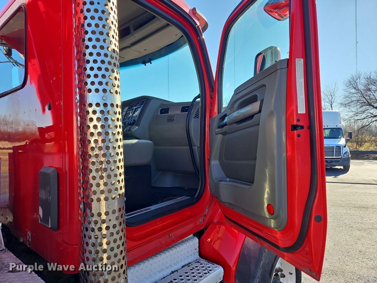 image for item NZ9114 2018 Kenworth T880  dump truck