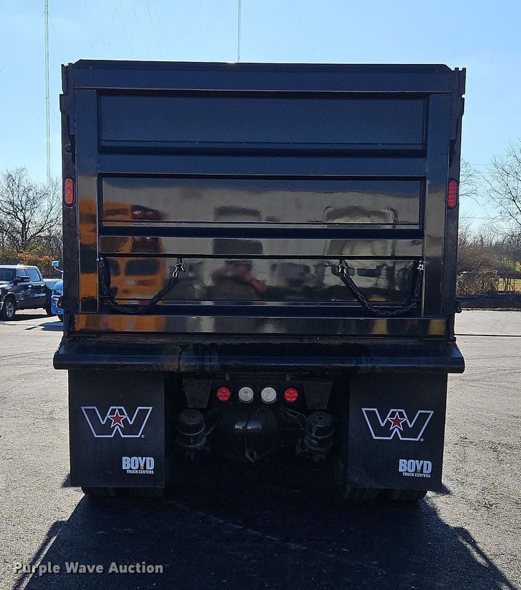 image for item NZ9115 2016 Freightliner Coronado 122SD  dump truck